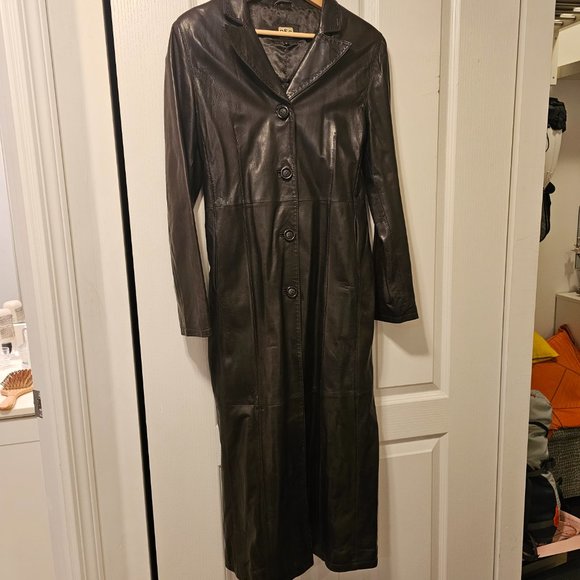 Cool 90s vintage long slim leather coat. - Picture 2 of 6